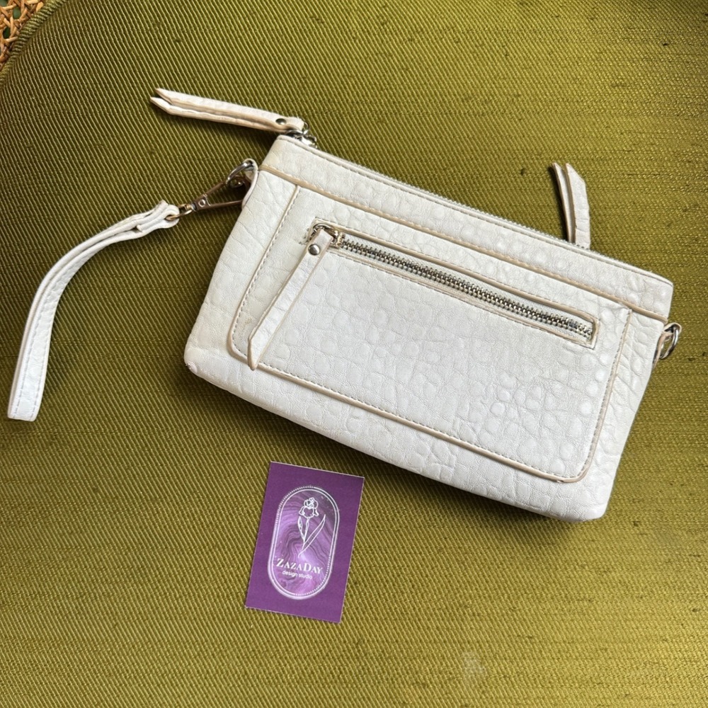 Chic White Textured Clutch Wristlet Bag with Zipper Pockets and Card Slots